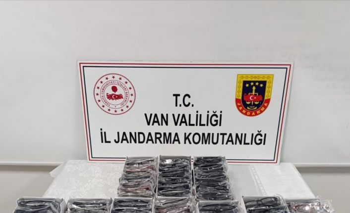 Van’da 150 bin lira değerinde kaçak 250 adet gözlük ele geçirildi