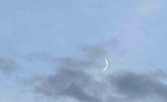 Van’da hilal kartpostallık görüntüler oluşturdu