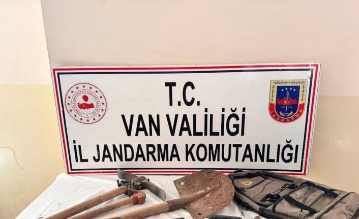 Van’da kaçak kazı yapan 2 kişiye adli işlem yapıldı