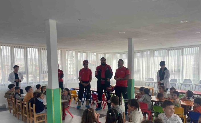 Van’da minik öğrencilere afet bilinci aşılandı