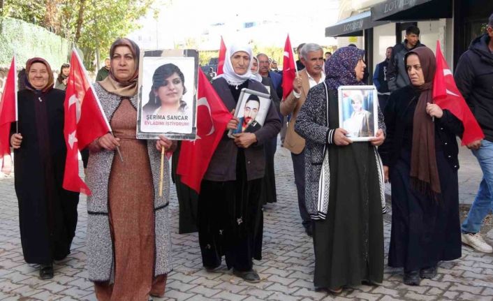 Vanlı aileler bu kez dualarla yürüdü