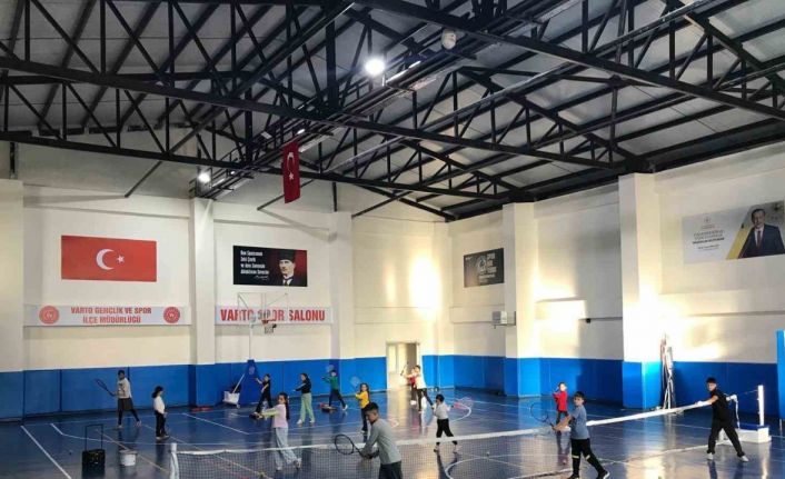 Varto’da tenis antrenmanları yoğun katılımla sürüyor