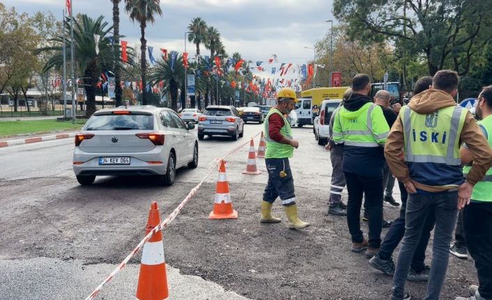 Vatan Caddesi’nde çöken yol toprakla doldurularak trafiğe açıldı