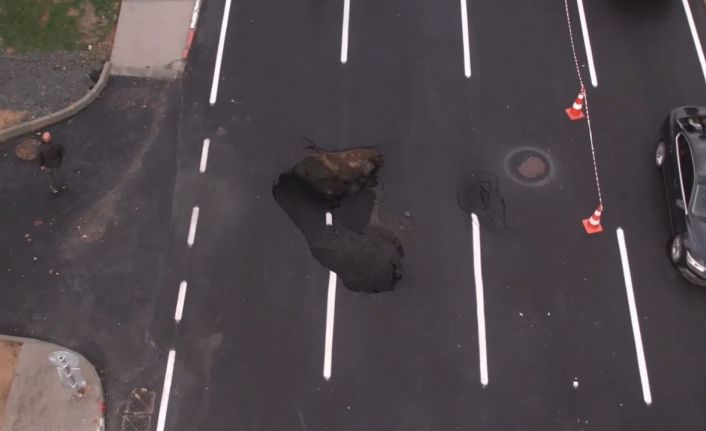 Vatan Caddesi’nde oluşan çukur havadan görüntülendi