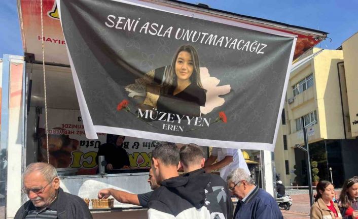 Vefat eden çalışma arkadaşları için lokma dağıttılar