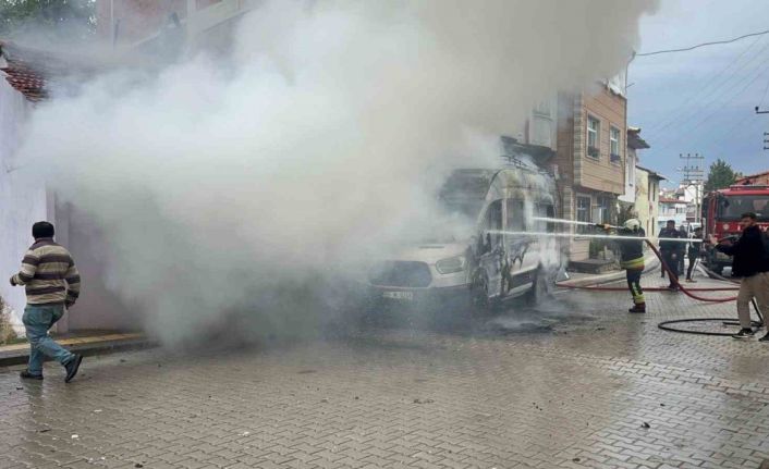 Vezirköprü’de minibüs yangını