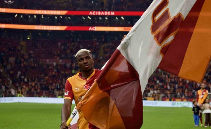 Victor Osimhen, Okan Buruk’u yakaladı