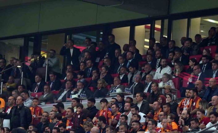 Vincenzo Montella derbiyi stattan takip etti