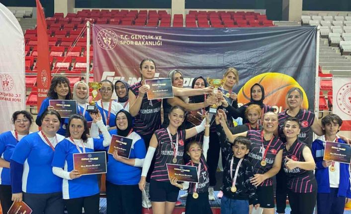Voleybolda kadınlarda Erzincan Valiliği erkeklerde Milli Eğitim Müdürlüğü şampiyon oldu