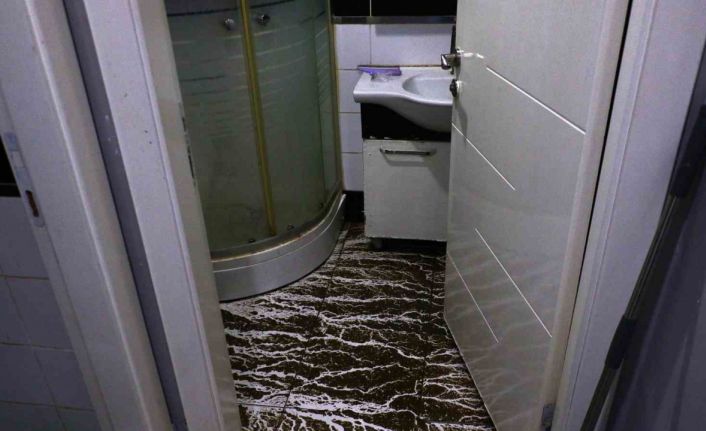 Yağmurun etkisiyle atık borusu evine taşan adamdan ABB’ye isyan