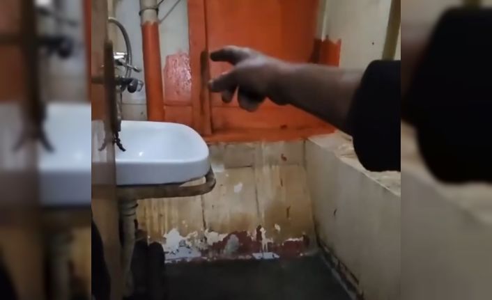 Yaklaşık 1 aydır demir sahasında bekleyen geminin personeli tepkili