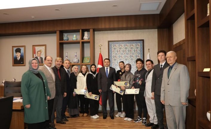 Yarışmalarda derece elde eden öğrenciler ödüllendirildi