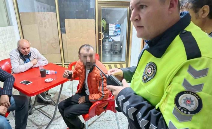 Yasal sınırın 8 kat üzerinde alkollü halde kaza yaptı, kahveye oturup çay içti
