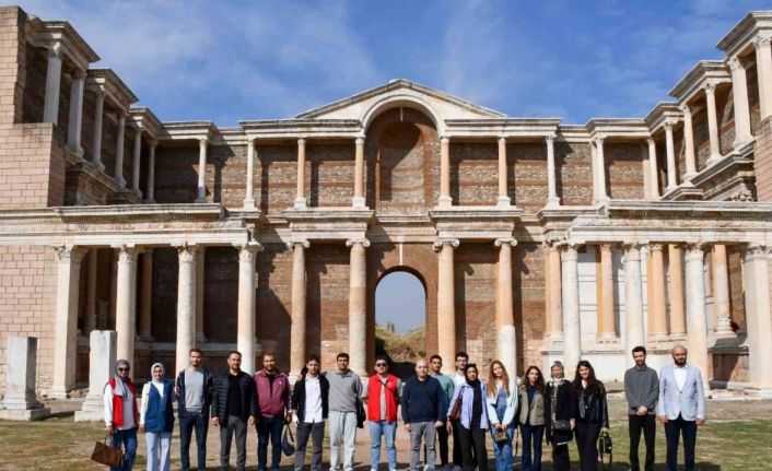 Yeni üniversiteliler Salihli’yi keşfetti