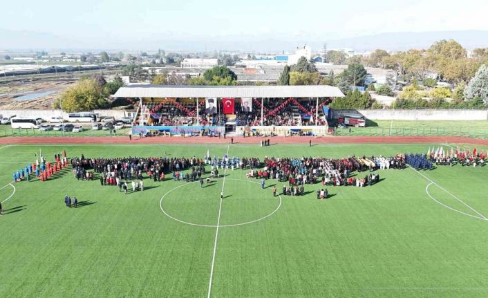 Yenişehir stadyumunda cumhuriyet coşkusu