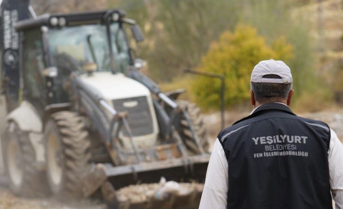 Yeşilyurt’ta kış öncesi asfalt çalışmaları hızlandı