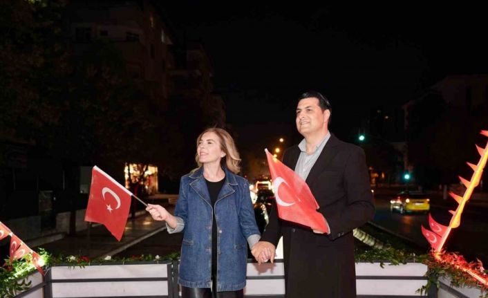 Yılmaz’dan 102 araçla Cumhuriyet Korteji’ne davet