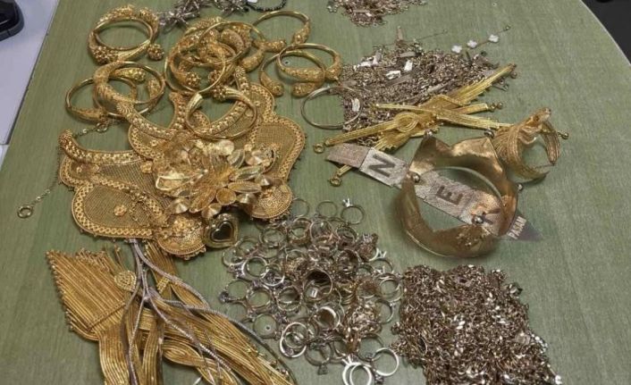 Yoğurt kovasında 1 kilo 241 gram altın yakalandı