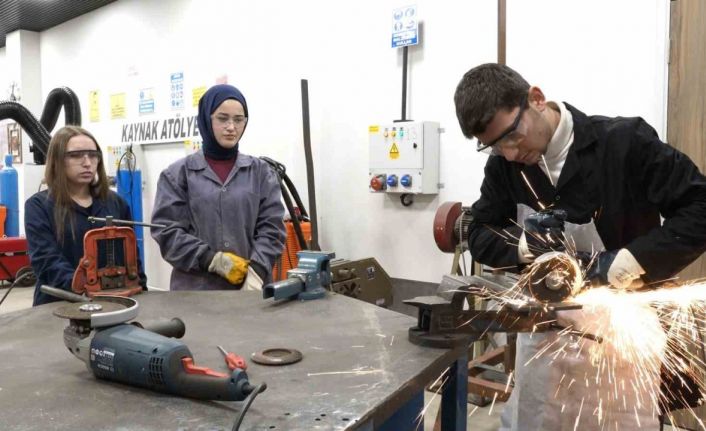 YÖK Başkanı Özvar: "Staj konusunda birinci önceliğimiz staj sürelerinin uzaması"