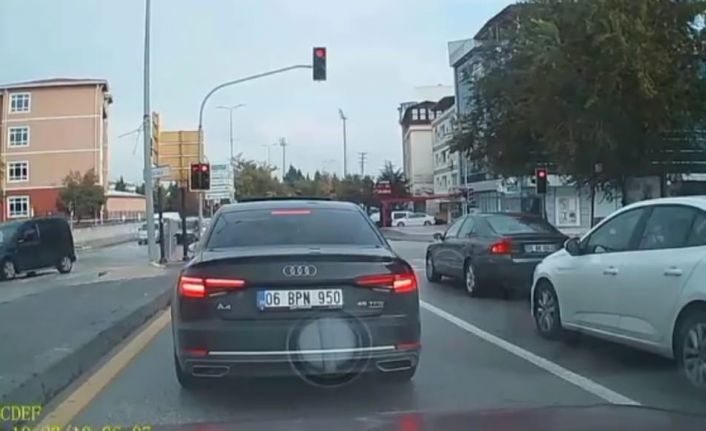 Yolun karşısına geçerken otomobilin çarptığı kadın yaralandı