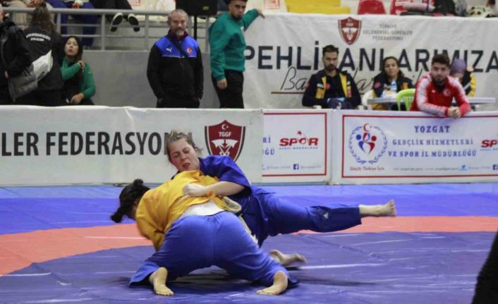 Yozgat’ta düzenlenen Kuşak Güreşi Türkiye Şampiyonası tamamlandı