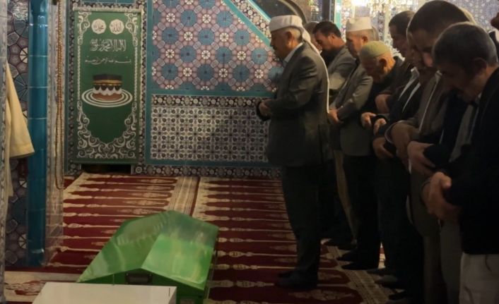 Yüksekova’da bıçaklı saldırıda hayatını kaybeden genç toprağa verildi