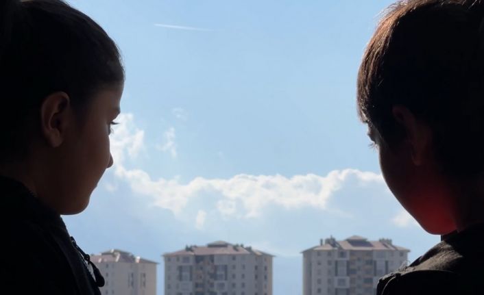 Yüksekova’da karlı dağlar ve bulutlar birleşti