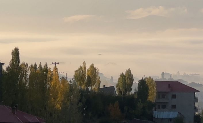 Yüksekova’da sisle gelen doğal güzellik