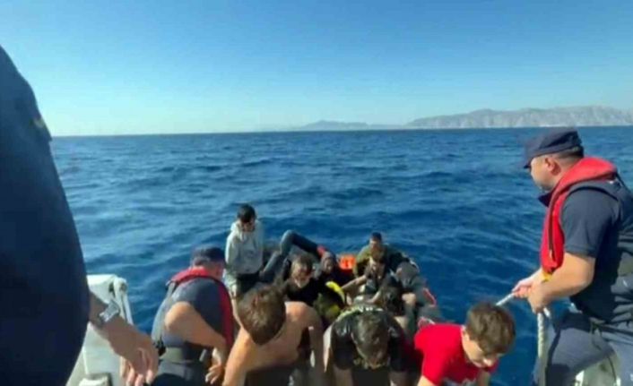 Yunanistan’ın geri ittiği 5’i çocuk 22 düzensiz göçmen kurtarıldı