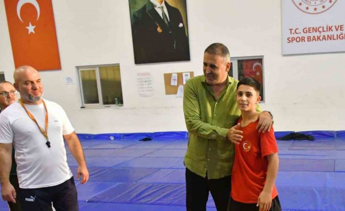 Yunusemreli güreşçi milli takım kampına davet edildi