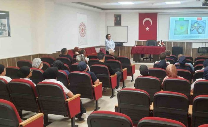 Yurt çalışanlarına hijyen eğitimi verildi