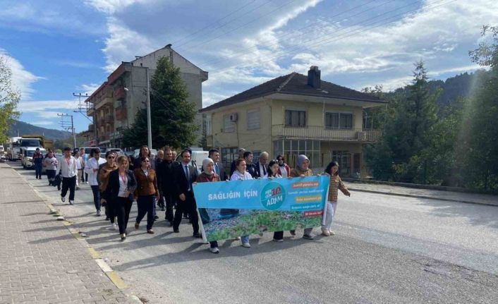 Yürüyerek günlerini kutladılar