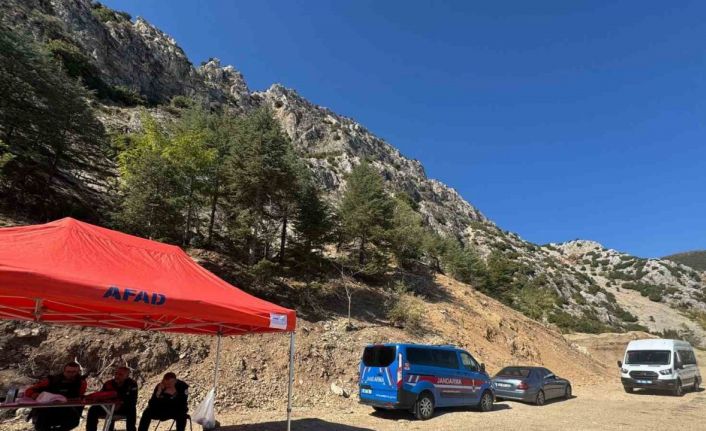 Yürüyüş için çıktığı dağda kayboldu, 3 gündür aranan yaşlı adamı çoban buldu