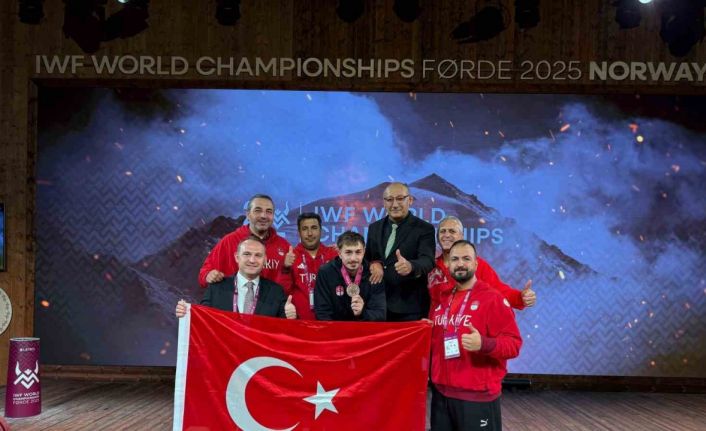 Yusuf Fehmi Genç, silkmede dünya üçüncüsü