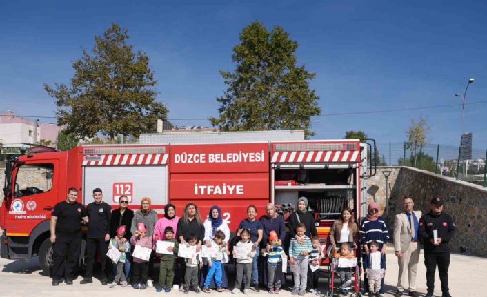 Yüzlerindeki tebessüm dünyaya bedel