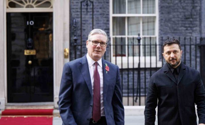 Zelenskiy: "Tüm Rus petrol şirketlerinin dünya pazarına erişimi kesilmeli"