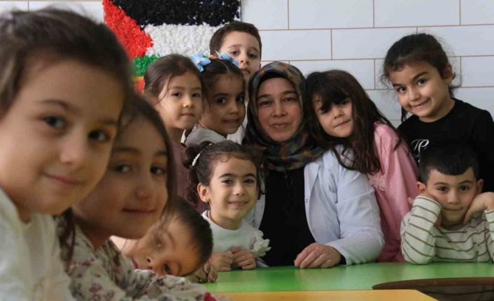 3 çocuk annesinin azmi: Hayvancılıkla uğraşırken çocukların ilk öğretmeni oldu