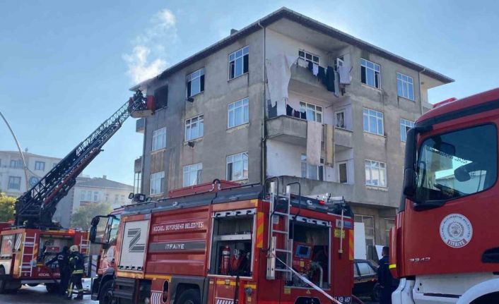 4 katlı binada yangın paniği