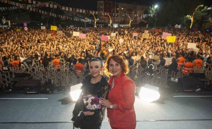 4. Uluslararası Tarsus Festivalinde Fatma Turgut rüzgarı