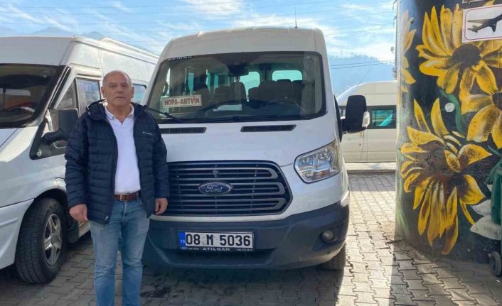 4 yavru kedinin dolmuş motorundaki yolculuğu Hopa’da son buldu