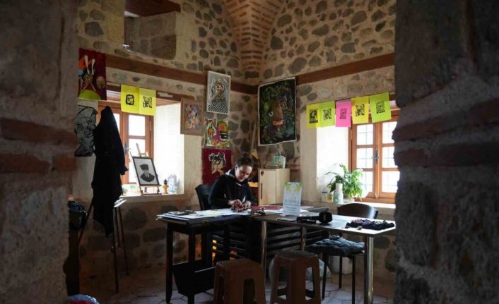 517 yıllık Taşhan’da kadın eliyle sanat ve emek buluşuyor