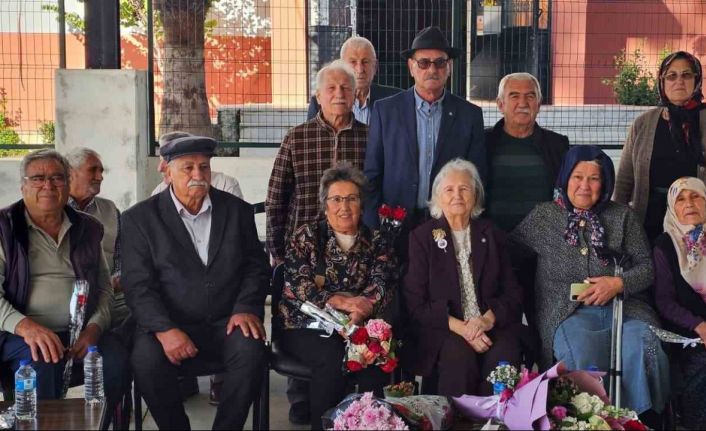 62 yıl sonra ilk öğretmenleri ile buluşup gününü kutladılar