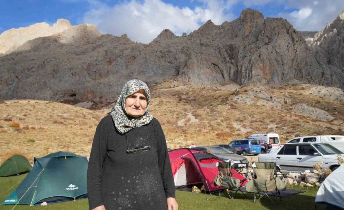 73 yaşındaki dağcı Hatun Okurkan gençlere taş çıkartıyor