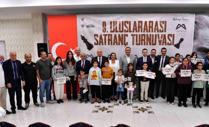 ‘9. Uluslararası Satranç Turnuvası’nda ödüller sahiplerini buldu