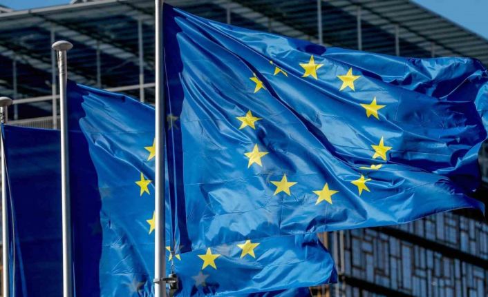 AB, Ruslara çok girişli Schengen vizesini kaldırıyor