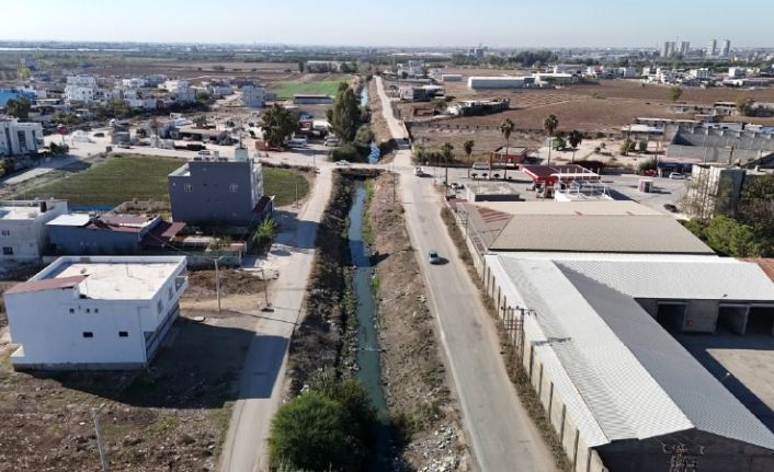 Açık bırakılan atık su deresi vatandaşı perişan ediyor