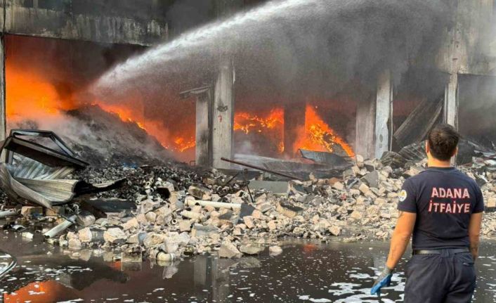 Adana’da hırdavat dükkanında çıkan yangın, kontrol altına alındı