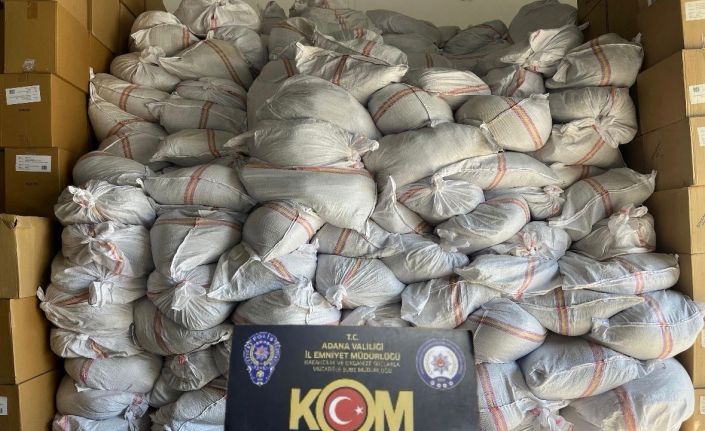 Adana’da tırda 10 ton kaçak tütün ele geçirildi