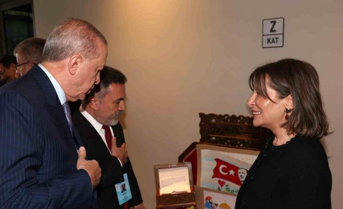 Adanalı çocukların "Kardeşlik Sandığı" Cumhurbaşkanı Erdoğan’a takdim edildi