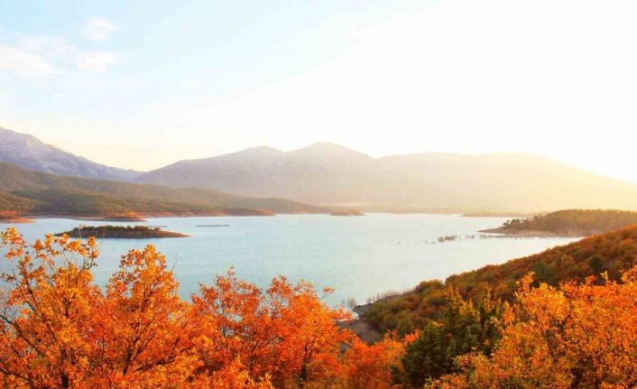 Adatepe Barajı etrafında kartpostallık görüntüler oluştu